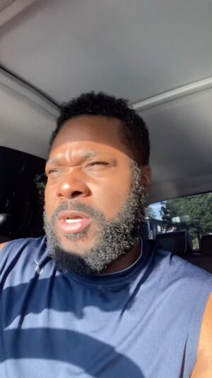 Malcolm-Jamal Warner Instagram - Be good to yourself. Stumbling, falling off are still part of the process. Be good to yourself. Being great takes hard work. If it was easy everybody would be great. We all WANT to be great. Now, let’s get to work. Go, be great…🤘🏿🤎🙏🏿🧡❤️🙌🏿 #gratitudeabounds As my man @iamjosephmcclendon says, “Fortune favors the bold…”