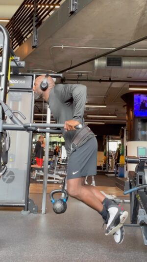 Malcolm Jenkins Instagram - It would be a shame for a man to grow old and not see the beauty and strength of what his body is capable of.  #limitless

#MalcolmJenkinsBook #WhatWinnersWontTellYou #sportsmemoir #NFL
#newbook #blackbooksmatter  #blackboyjoy #blacklexcellence
#philadelphiaeagles #neworleanssaints #championmindset #preorderalert
#socialjustice #ohiostatefootball #blacklivesmatter #EaglesNation #Philladelphia #NewOrleans #malcolmjenkinsfoundation #ohiostate #safetyfirst #whodat #flyeaglesfly #NFL #supportblackauthors #ownvoices #motivationalquotes #WWWTY #sportspsychology