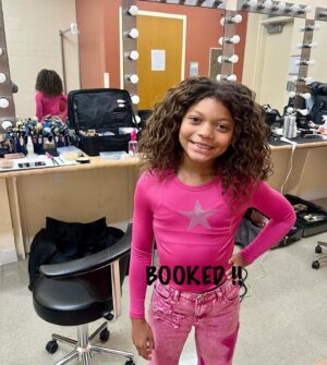 Maleaha Winfrey Instagram - 💗BOOKED💗  On Set again today!! Thanks to my amazing agent @barbzz3 @stellartalentagencyinc  #bookedandbusy #booked #actress #industrykids #tslentedkids #youthtalent #mixedkids #curls