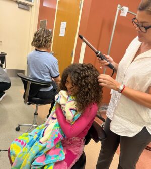 Maleaha Winfrey Instagram - 💗BOOKED💗  On Set again today!! Thanks to my amazing agent @barbzz3 @stellartalentagencyinc  #bookedandbusy #booked #actress #industrykids #tslentedkids #youthtalent #mixedkids #curls