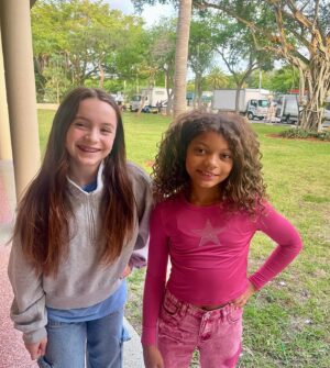 Maleaha Winfrey Instagram - 💗BOOKED💗  On Set again today!! Thanks to my amazing agent @barbzz3 @stellartalentagencyinc  #bookedandbusy #booked #actress #industrykids #tslentedkids #youthtalent #mixedkids #curls