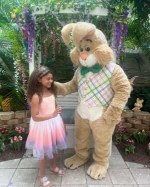 Maleaha Winfrey Instagram - Happy Easter Everyone 🐰🐰🐰 #happyeaster #gaylordpalms #easterbunny