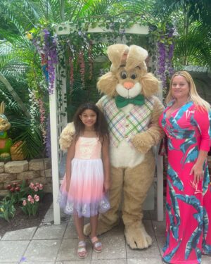 Maleaha Winfrey Instagram - Happy Easter Everyone 🐰🐰🐰 #happyeaster #gaylordpalms #easterbunny
