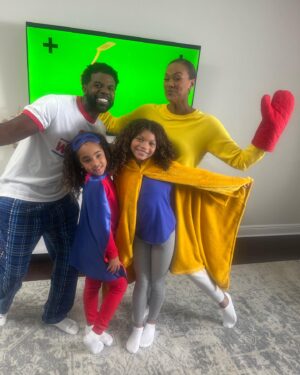 Maleaha Winfrey Instagram - Hey guys!! Make sure you catch the @wonderbreadusa commercial tomorrow during the @macys Parade to see me and my amazing friends!! @anjicorley @chef2bfit @michellebelle30 🍞🍞 ❤️💙💛 #wonderbread #macysparade #macysdayparade #happythanksgivng #actress #blessed #mixedkids #thankful #hollywoodkids #youthtalentconnection