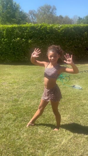 Maleaha Winfrey Instagram - When they ask you to show off some skills on set!! #setlife #indistrykids #model #modelkids #blessed #hollywoodkids #youthtalent #mixedkids  @academybcd  @carlosdebarros513