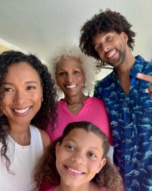 Maleaha Winfrey Instagram - I had an amazing time on set this week with my fabulous set family and friends!! Thanks so much @darcietalentagent @eriskids  #actress #industrykids #talentedkids #blessed #youthtalentconnection #mixedkids