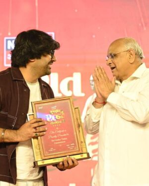 Malhar Thakar Instagram - I am extremely happy to inform that I am very fortunate and privileged to receive the "Gujarat Ratna" award for 2023 by our honorable chief minister Shri Bhupendra Patel 🙏🏻 @bhupendrapbjp  @news18gujarati 😇
Thank you for considering me as one of the "Ratna"

And I promise that I will try my best to keep our Gujarati industry of film, music, culture and theatre sparkling just like a #Ratna :)
.
.
Angerji ma lakhyu etle chhe ke angerji manaso sudhi vaat pahoche , e vaat ne dhyan ma levi ! Abhaaar aap sau no ❤️❤️❤️