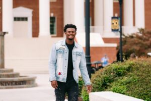 Malik Willis Instagram - Journey crazy look different for everybody can’t do nun but thank God 🙏🏾 

Mark 5:19
