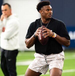 Malik Willis Instagram - Don’t panic look what I’ve become 🧬

Jeremiah 29:11

TGFE 🙏🏾