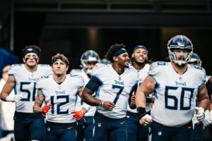 Malik Willis Instagram - Never disrespect it’s all love 
TGFE 🙏🏾 John 15:12-13