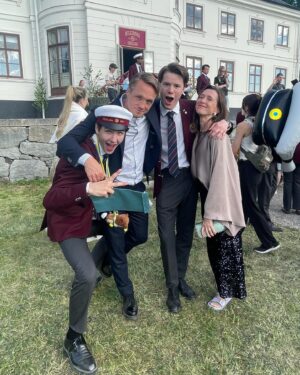 Malte Gårdinger Instagram - jävlar i helvette vilken resa….❤️

Alla sjuka, tuffa 
och lyckliga stunder 
jag fått ynnesten att dela med dessa människor. 

Ni har och fortsätter inspirera mig så jävla mycket. 
Så många händelser, upplevelser och människor genom dom här åren som format mig till den jag är idag. 

Ja undrar verkligen hur vi kommer se tillbaka på de här om 10 år men jag har ingen aning. 
Är bara ganska säker på att känslan kommer vara densamma 

Glädje
Otrolig tacksamhet
O så fruktansvärt mycket kärlek❤️

Tack.