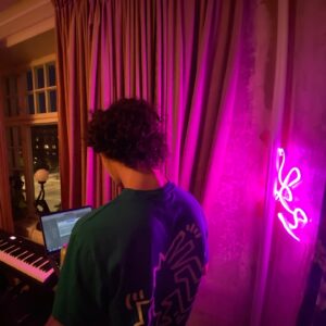 Malte Gårdinger Instagram - Saaurry for my little social media hiatus, nooowww we sooorta baaack

* New place of livin 

* New projects on the waaay 

* New music comiiin in fall yaaall