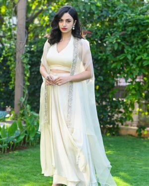 Malvika Nair Instagram - ▫️🔻▫️

Styled by @officialanahita 
Outfit: @prashantikumarlabel 
Style team: @pranathivarma.k
Pic: @saicharanthejareddyphotography

#oldworldcharm #devilon29thdecember