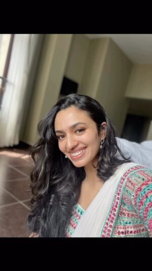 Malvika Nair Instagram - Cant take photoshoots seriously 😛🥰

#girls #girlsfun #malvika #malvikanair #poses #posesforgirls #photoposes #funlife 
#smiles