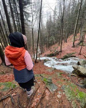 Malvína Pachlová Instagram - Děkuju moc. Bylo to fakt skvělý sice jsme si nezalyžovali, ale aspoň procházka byla… Trochu jsme si mákli, ale taky leželi a koukali na pohádky. Wellness dáme příště.  Vlastně za mne ideální výlet a ke všemu v mé milované Rokytnici nad Jizerou…  musíme takovýhle výlety podnikat častěji. @milanligac #famillytime #together #mountains #trip #enolanasnehu