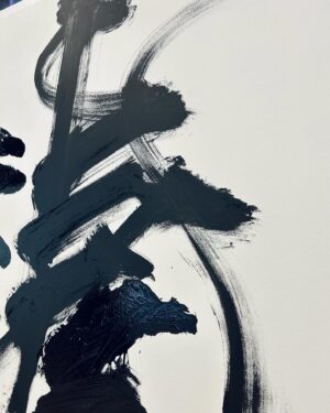 Mami Instagram - 龍 / Dragon 🐉
令和6年能登半島地震にて被災された方々の日常が少しでも早く帰ってくるよう、そしてこれ以上の被害が出ないよう。
支援がちゃんと行き届くことを祈るばかりです。
Japan's "Noto Peninsula" was hit by a major earthquake on January 1st. I painted this on January 2nd praying for it.

1月2日、12時～の10分間に行われたパフォーマンス時は、まだここまで大きな被害が出ているなんて思いもしませんでした、、。
パフォーマンス最後の作品説明タイムの前に申し上げたよう、ほんとにこれ以上の被害が出ないことを心からお祈り申し上げます。
私は被害がないため、全力で書道して全力で日常を過ごしま
す！

このパフォーマンスまでに連絡のやり取りを手伝ってくれた
Z （ @kaleva_aalto ）、当日気を張り巡らせてくれたMC（ @micco_023 ） & Bambil ( @bambi2101 )、素晴らしいキャンバスを作ってくれるHABARIWOOD氏
（ @habari_wood ）そしてお声がけいただいた宮下パークさんありがとうございます！BIG UP!!
写真提供5,6,9：たしたし氏