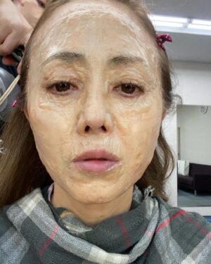 Mami Kumagai Instagram - 収録前の儀式

ゾンビパック

確実にツヤツヤになる
引き上がる。
なのでゾンビになるのは儀式です。

#熊谷真実
#収録前の儀式
#ルリビオ化粧品 
#ルリビオゾンビバック 
#ルリビオ東京サロン 
#