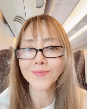 Mami Kumagai Instagram - 前髪作ってみた。
切ったの久しぶり。

昨夜見たインスタのキャバ嬢のララちゃんが可愛すぎて切りたくなり。笑
近からず近からず。

気分転換しました。

しっかしアプリは盛ってくれます。
誤解するよね。自分。笑

あと少しで今年も半分。
たのしくいきましよ

東京行ってきます

今日はダウンタウンデラックスに出まーす

#熊谷真実
#ダウンタウンデラックス
#本日出演
#前髪切ったよ
#新鮮