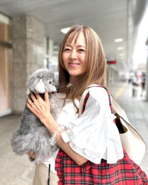 Mami Kumagai Instagram - 前髪作ってみた。
切ったの久しぶり。

昨夜見たインスタのキャバ嬢のララちゃんが可愛すぎて切りたくなり。笑
近からず近からず。

気分転換しました。

しっかしアプリは盛ってくれます。
誤解するよね。自分。笑

あと少しで今年も半分。
たのしくいきましよ

東京行ってきます

今日はダウンタウンデラックスに出まーす

#熊谷真実
#ダウンタウンデラックス
#本日出演
#前髪切ったよ
#新鮮