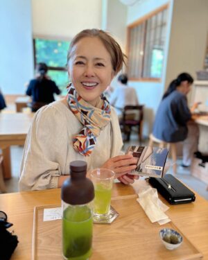 Mami Kumagai Instagram - まるたま茶園
通りがかりに一服。

美味しいお茶でした。暑いと冷茶が美味しいよね

#熊谷真実
#まるたま製茶 
#まるたま茶屋 
#冷茶が美味しい