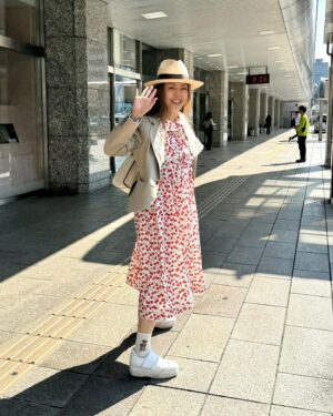Mami Kumagai Instagram - 今日は東京でした。
ももたんはママが行くってなると顔を隠しちゃう。
あー愛おしい。

ももたんこおかげで母性を学んでます

#熊谷真実
#東京行ってきます
#浜松南口
#えきなん
#ジェーンマープル