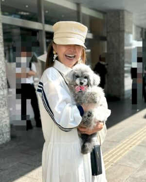 Mami Kumagai Instagram - 夫のお供で東京ビックサイトへ
その後私は別れて芝居観劇

新幹線の中で朝ごはん

玄米ご飯に梅干しとらっきょ
駅で買ったサラダ
甘い卵焼き
玄米ご飯と梅干しだけでも良いけど、少しおかずがあると
嬉しい

#玄米ご飯派です
#もちもちに炊ける
#酵素玄米
#ご飯だけでも持ち歩きたい
#京都プレステージ