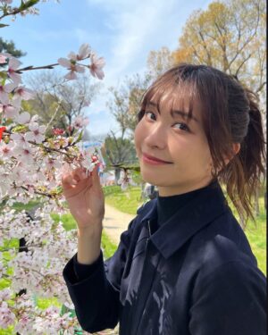 Mami Yamasaki Instagram - 突然ですがYouTubeチャンネル開設しましたー！

内容はまだ決まってないですが、近々動画アップする予定なので皆さま登録していただけると嬉しいです！

宜しくお願いします！

https://www.youtube.com/@mamiyamasaki0920

※チャンネル名がなぜか「山崎家」になってしまった笑
こちらも変更予定です笑

#youtube #youtubeチャンネル #チャンネル開設 #登録お願いします #桜見れてよかった #山崎真実