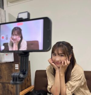 Mami Yamasaki Instagram - 顔の仕上がりが良いって言われた日。笑
どうですかね？笑
そして昨日の夜から朝まで撮影して、今から就寝。
昨日の仕上がりはどこにいったのかというぐらい鏡にうつる自分の顔が疲れてる笑
私と同世代の女性がどうなのかそれぞれだしわからないのですが、アラフォーになった山崎真実は朝帰りやっぱりしちゃあかん。笑

#深夜撮影 #やっぱり夜は寝るべき #朝まで撮影 #久しぶり朝帰りw #今日は顔が終わってる #youtube #山崎真実