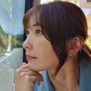 Mami Yamasaki Instagram - 暑い日が続いていますね。
皆さま、熱中症に気をつけて下さいね。

#少し遠出 #お婆ちゃんに会いに#一緒にアイス食べた #山崎真実