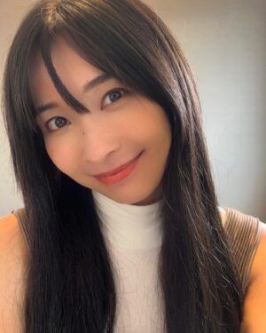 Mami Yamasaki Instagram - 去年8月エクステつけてて今年のそのぐらいの時期には地毛でこのぐらいまで伸びてほしいなぁ、、

でもボブにしたい欲も沸々と、、
死ぬまで髪型で悩む自信ある笑

とりあえず頑張って幼稚園以来のロングを目指します！

#憧れのロングヘア #ロングヘア #ロングウルフ #山崎真実