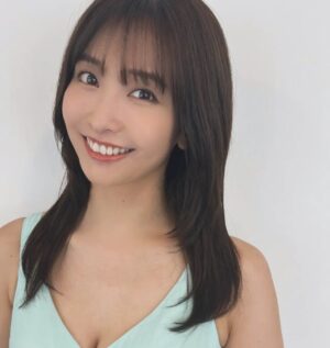 Mami Yamasaki Instagram - 本日発売の週刊大衆の表紙飾らせていただいています！

なんかこの写真、プロフィール写真みたいですね笑

写真集「カメリア」の写真も載せていただいているのでぜひチェックして下さい！

#週刊大衆 #本日発売 #写真集 #カメリア #表紙 #グラビア撮り下ろし #グラビア #ラストグラビア #山崎真実