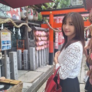 Mami Yamasaki Instagram - 🙏🙏🙏✨

#露天神社 #露天神社お初天神 #時差投稿 #山崎真実