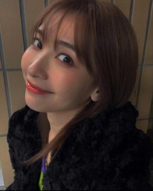 Mami Yamasaki Instagram - 舞台「ひとくず」最終稽古終わりました！
稽古場でお芝居見させていただいて、いつも胸が締めつけられる、、
笑って泣けて本当に愛に溢れたとっても素敵な作品です！
私が演じる木下智子は少しセクシーで可愛らしい真っ直ぐな女性なので、上西監督のイメージに近い智子を表現できるように頑張りたいと思います！
21日から下北沢B1でお待ちしております！

※チケットのご予約のURLはストーリーに載せています！

#ひとくず #舞台ひとくず #テンアンツ #下北沢b1 #劇場でおまちしております #舞台 #稽古終わりました #山崎真実