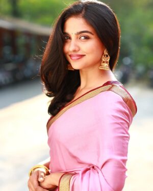 Mamitha Baiju Instagram - 🌸🌤️

.

@styleby_kv @loshini_bommi @udaya_kaptures