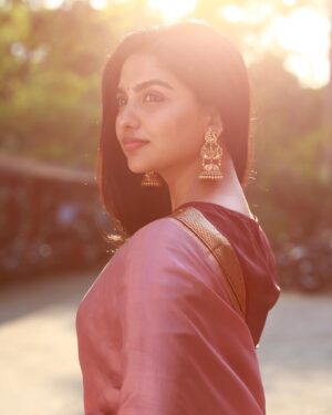 Mamitha Baiju Instagram - 🌸🌤️

.

@styleby_kv @loshini_bommi @udaya_kaptures