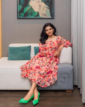 Mamitha Baiju Instagram - Its a floral phase✨🥀
.
Outfit & styling: @resha_by_rehana_shana 
Pics: @ayyapsphotography_dubai 
Thankyou @pushpamathew28