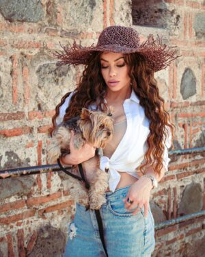 Manal El-Feitury Instagram - sweeter than honey🐶🍯