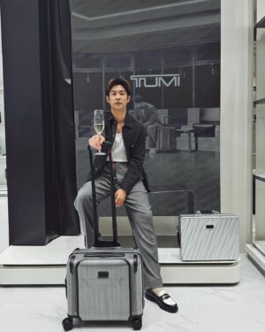 Manapat Techakumphu Instagram - Travel with @tumitravel 
Fine your travel essential at TUMI Central World store. 
#tumi #tumiTH