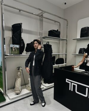 Manapat Techakumphu Instagram - Travel with @tumitravel 
Fine your travel essential at TUMI Central World store. 
#tumi #tumiTH