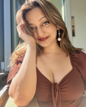 Manasi Naik Instagram - The Topic and The Top Pick 🤎🤩