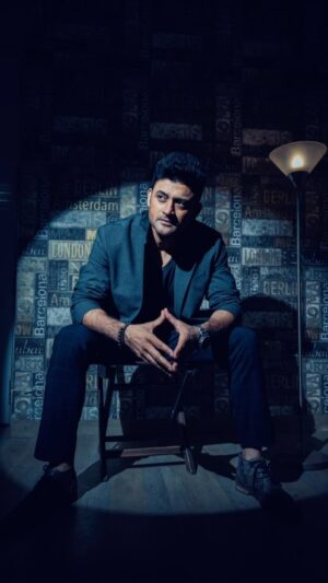 Manav Gohil Instagram - 🖤♥️

📸: @deepak_das_photography @kakali_das_photography 
Styled : @dhwaniivithalani_22 
Make up: @parekh.sanjay13