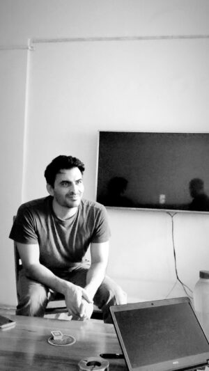 Manav Kaul Instagram - Ajeeb daastaan की preparation का एक विडियो मिला है… कबीर का किरदार यहाँ वहाँ बिखरा हुआ था जिसे समेटने की कोशिश चल रही थी। ❤️❤️❤️