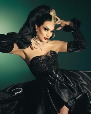 Manila Luzon Instagram - A bitch looks better in black 🖤
@manilaluzon photographed by @alansegui
assisted by @jeyooo_ @mileswency
styled by @miktabimina @lynus
wearing @jobdacon
#ShotAtStudioSegui @studiosegui