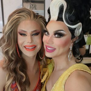 Manila Luzon Instagram - She took the potion, too! That’s why she looks so good! 😂 @trinitythetuck & I backstage at @rhousewynwood 10yr party