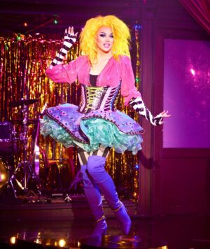 Manila Luzon Instagram - I had so much further developing the character of Popcorn in the latest run of @dragthemusical ! I especially love creating the hilarious relationship of the duo of Popcorn & Tuna Turner with my girl @lagoonabloonyc 💙💛
photos by @jenrosenstein 
costumes by @marcosquared