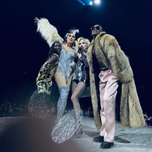 Manila Luzon Instagram - Family photo!!! @madonna with 3 of her adopted children!!! (photo credit Ricardo Gomes)