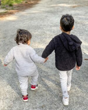 Manish Dayal Instagram - I love you 🐐(s) thiiiiiiiis much 
🖐🏽[♾♾♾]🤚🏽
.
.
Happy #FathersDay to all the poppas!

#Fatherhood #HappyFathersDay #BoysForLife #PandemicHaircut #ImSorry #MyBad 
Ryaan & Aran