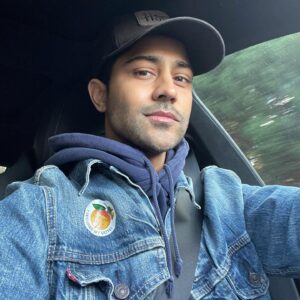 Manish Dayal Instagram - Duty called! ✅ Done. Alright Georgia voters, it’s time to get out there and VOTE. Let’s get it done 🗳️

#Vote early today: staceyabrams.com/voting

#Georgia #StaceyAbrams @staceyabrams @raphaelwarnock