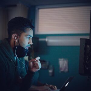 Manish Dayal Instagram - It was mighty. It was extreme. I am so proud to have just (moments ago) wrapped on directing the 100th Episode of #TheResident with an extraordinary team of people! I can’t wait to share it with you on 10/25 or 11/8 ONLY ON @foxtv and @hulu. Suit up! Episode: ‘For Better Or Worse’

@theresidentonfox @disneytvstudios ⚡️⚡️
