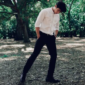 Manny Jacinto Instagram - theEMMAexperience
. 
she told me to go stand in some bushes, didn’t think it would come out like this lol. But seriously, inspired by how you look at the world through your lens. @theemmaexperience thank you.